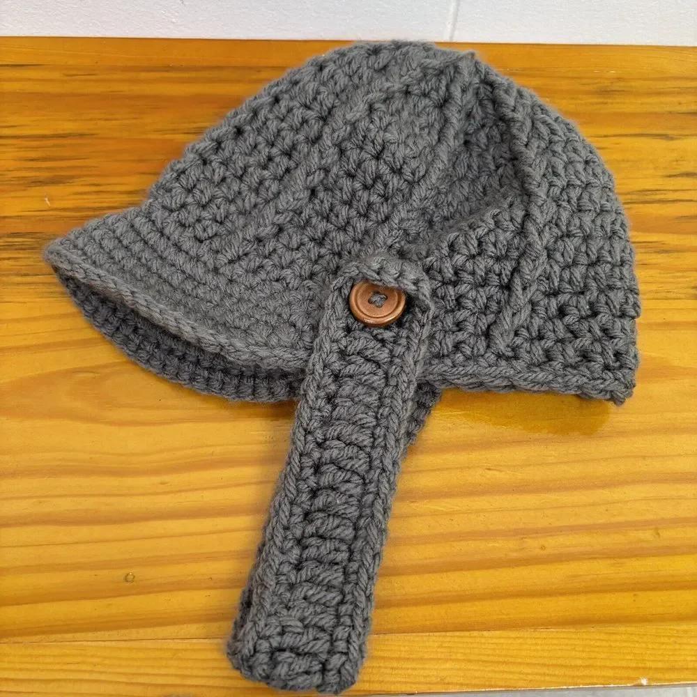 Hand Knit Baby English Riding Hat Gray with Chin Strap 6mo-12mo‎ Acrylic